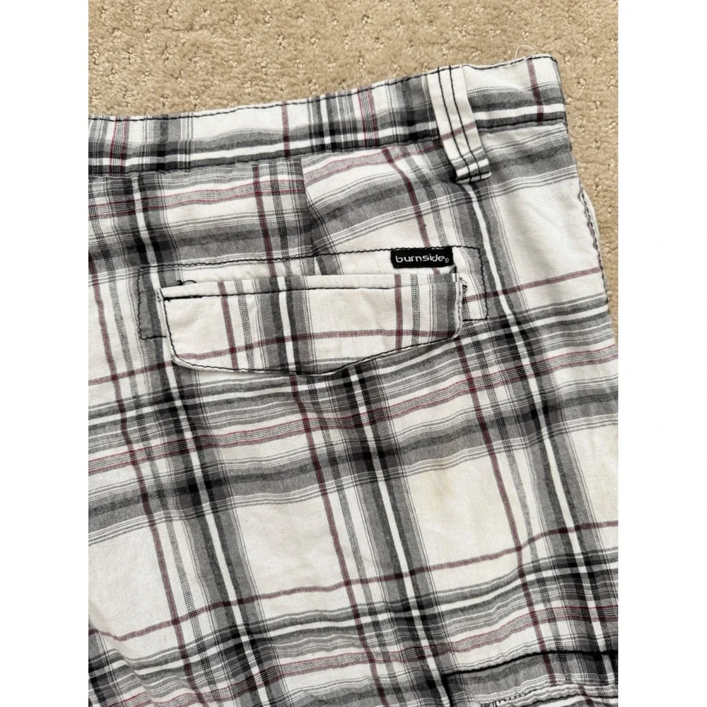 BURNSIDE Men's Plaid Cargo Multi Pockets Casual White Black Red Shorts-Size 48
